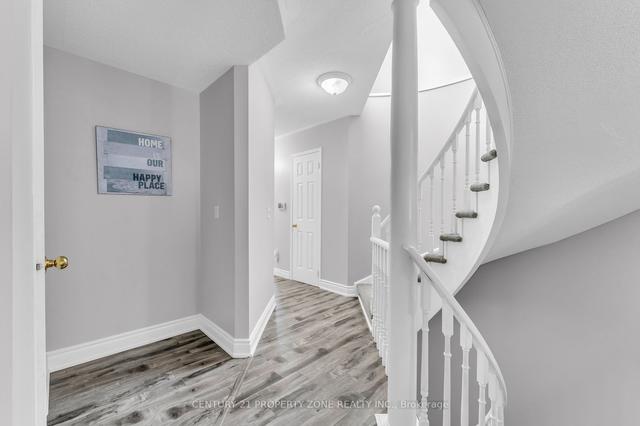1027 Borden Ln, House semidetached with 4 bedrooms, 4 bathrooms and 4 parking in Milton ON | Image 8