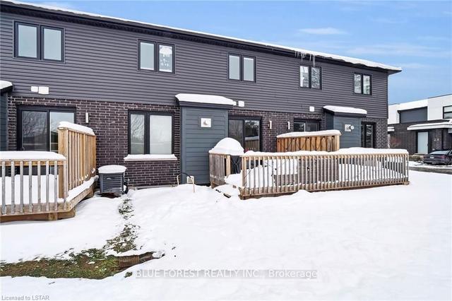 4 - 499 Sophia Cres, Townhouse with 3 bedrooms, 4 bathrooms and 2 parking in London ON | Image 30
