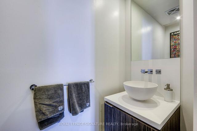 6101 - 1 Bloor St E, Condo with 2 bedrooms, 3 bathrooms and 1 parking in Toronto ON | Image 2