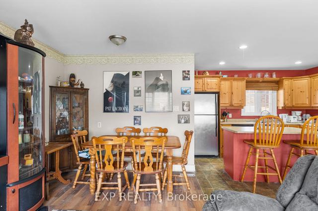 145 Spruce St, House detached with 3 bedrooms, 2 bathrooms and 4 parking in Collingwood ON | Image 3
