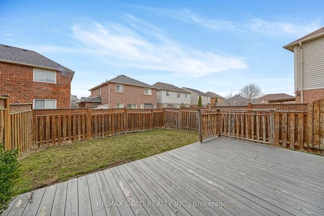 48 Frontenac Cres, House semidetached with 3 bedrooms, 3 bathrooms and 4 parking in Brampton ON | Image 35