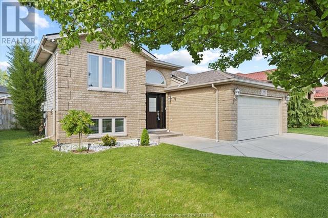 670 Sarah Court, House detached with 4 bedrooms, 2 bathrooms and null parking in Windsor ON | Image 3