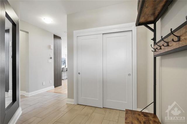 Large Foyer with double closet | Image 3