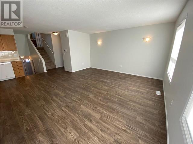 4912 54 Avenue, House semidetached with 3 bedrooms, 2 bathrooms and 2 parking in Olds AB | Image 8
