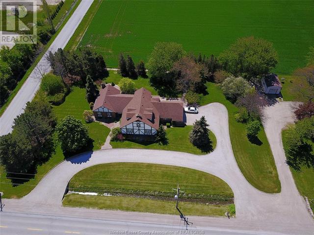 6831 County Rd 18, House detached with 5 bedrooms, 2 bathrooms and null parking in Amherstburg ON | Image 3
