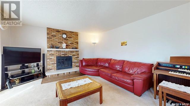 6304 8th Avenue, House detached with 4 bedrooms, 3 bathrooms and null parking in Regina SK | Image 12