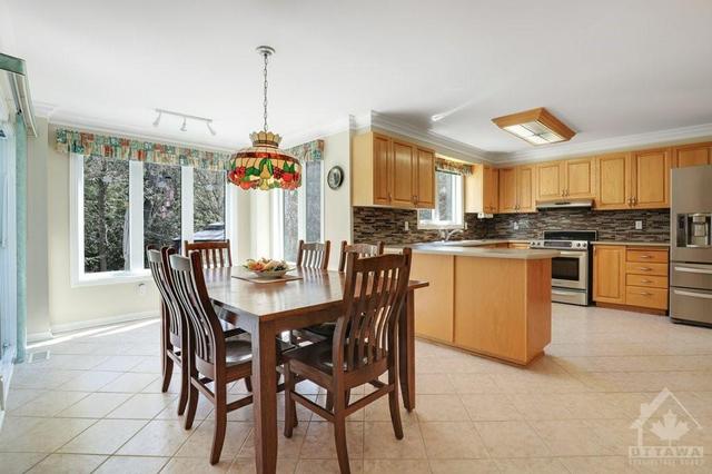 1505 Forest Valley Drive, House detached with 4 bedrooms, 3 bathrooms and 4 parking in Ottawa ON | Image 7