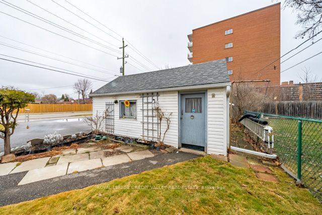 42 Beech St, House detached with 3 bedrooms, 1 bathrooms and 4 parking in Brampton ON | Image 26