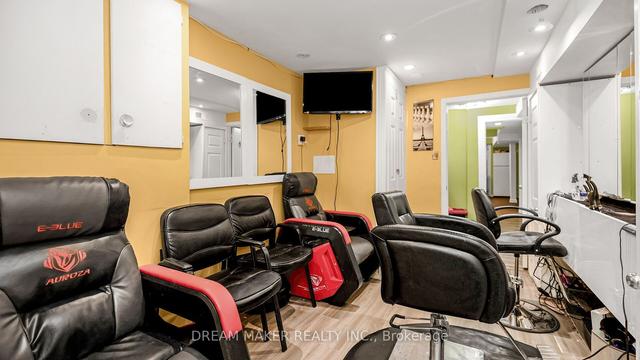 28 Gravenhurst Ave, House semidetached with 4 bedrooms, 4 bathrooms and 7 parking in Toronto ON | Image 25
