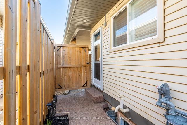 2385 Coldstream Dr, House detached with 3 bedrooms, 2 bathrooms and 3 parking in Burlington ON | Image 17