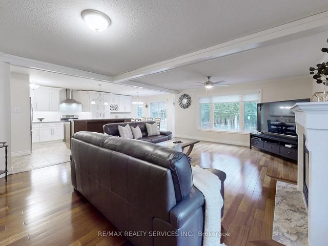 10 Bush Cres, House detached with 3 bedrooms, 2 bathrooms and 6 parking in Wasaga Beach ON | Image 2
