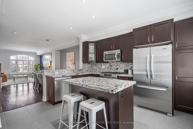 1855 Pagehurst Ave, House attached with 3 bedrooms, 3 bathrooms and 2 parking in Mississauga ON | Image 4