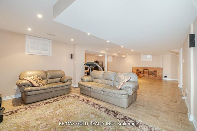 36 Quatro Cres, House detached with 4 bedrooms, 5 bathrooms and 6 parking in Brampton ON | Image 26