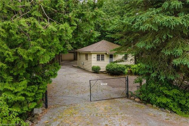 75 Mcguire Beach Rd, House detached with 2 bedrooms, 1 bathrooms and 6 parking in Kawartha Lakes ON | Image 1
