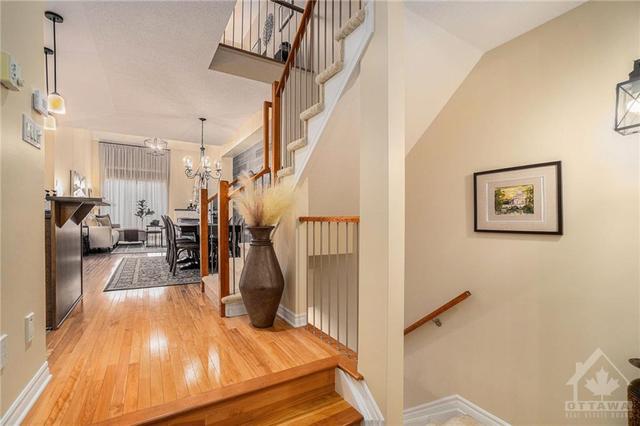 6084 North Bluff Drive, Townhouse with 2 bedrooms, 3 bathrooms and 3 parking in Ottawa ON | Image 4