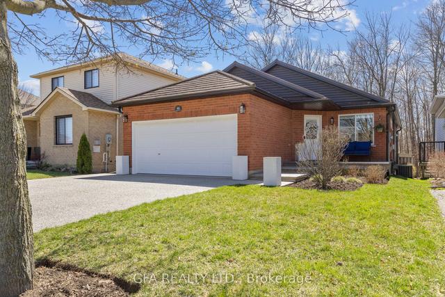 46 Whiterock Ave, House detached with 3 bedrooms, 3 bathrooms and 6 parking in Hamilton ON | Image 1