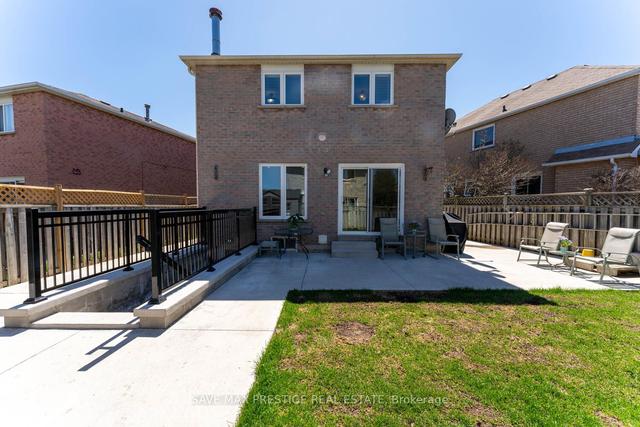 54 Glenmanor Dr, House detached with 3 bedrooms, 4 bathrooms and 5 parking in Brampton ON | Image 31