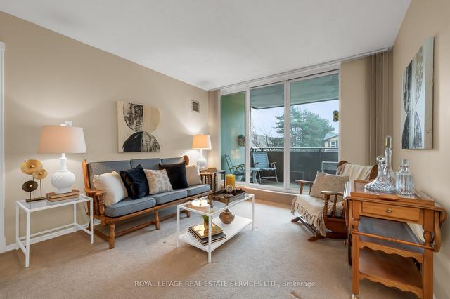 205 - 1425 Ghent Ave, Condo with 2 bedrooms, 2 bathrooms and 2 parking in Burlington ON | Image 2
