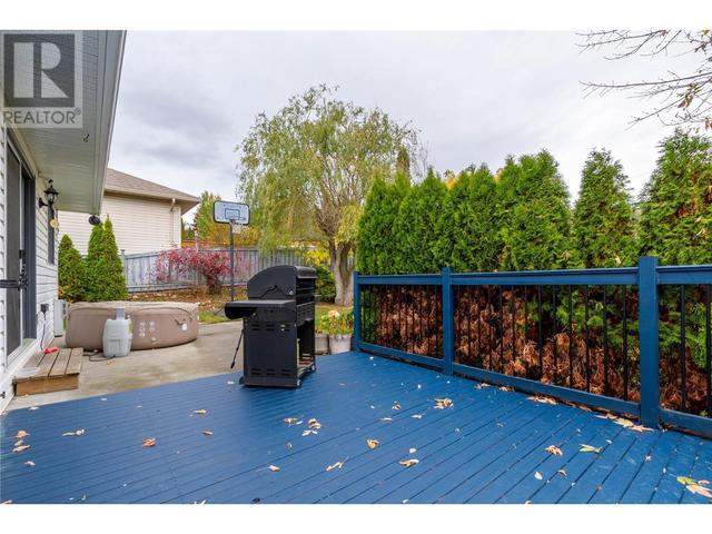 6725 Foothills Drive, House detached with 4 bedrooms, 2 bathrooms and 4 parking in Vernon BC | Image 10