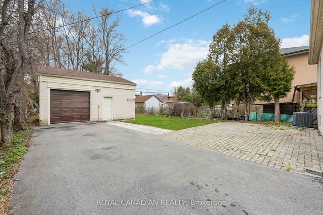 12 Huntington Ave, House detached with 2 bedrooms, 2 bathrooms and 5 parking in Toronto ON | Image 19