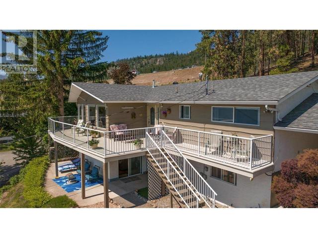 5868 Macgregor Road, House detached with 4 bedrooms, 2 bathrooms and 6 parking in Peachland BC | Image 3