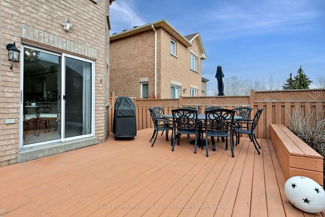 18 Prince Cres, House detached with 3 bedrooms, 3 bathrooms and 6 parking in Brampton ON | Image 29