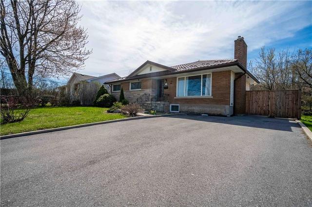 4 Warkdale Drive, House detached with 7 bedrooms, 3 bathrooms and 7 parking in St. Catharines ON | Image 2
