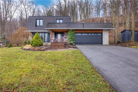 7 Camelot Court, House detached with 4 bedrooms, 3 bathrooms and 6 parking in St. Catharines ON | Card Image