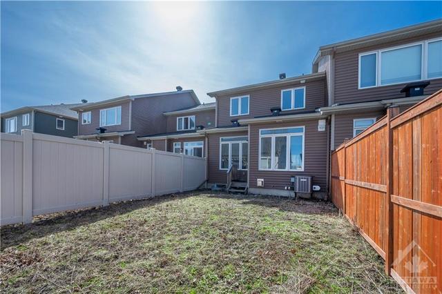 220 Gossamer Street, Townhouse with 3 bedrooms, 3 bathrooms and 3 parking in Ottawa ON | Image 3