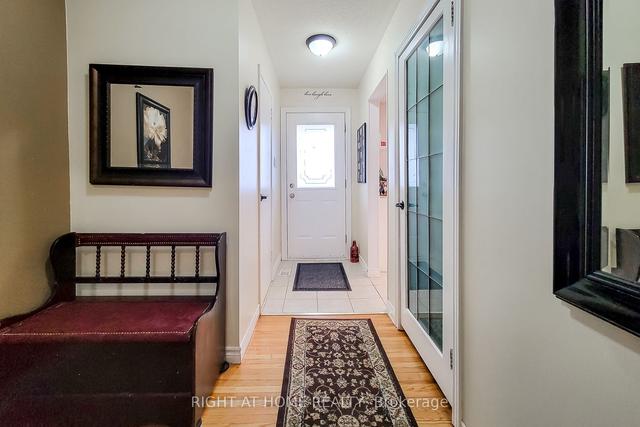 597 Timber Lane, Townhouse with 4 bedrooms, 2 bathrooms and 1 parking in Burlington ON | Image 34