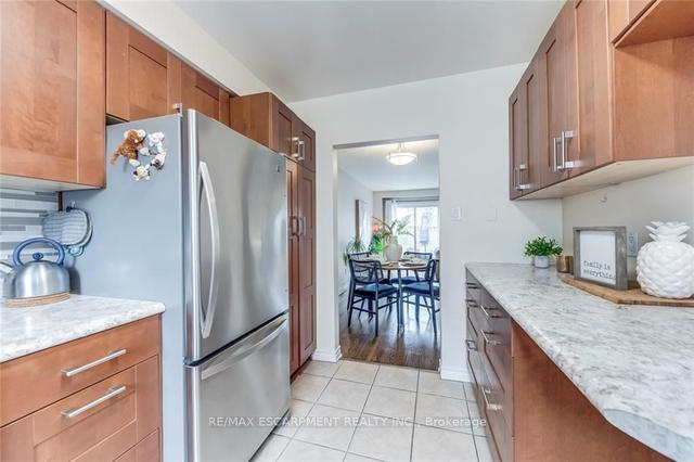 629 Francis Rd, Townhouse with 3 bedrooms, 2 bathrooms and 1 parking in Burlington ON | Image 4