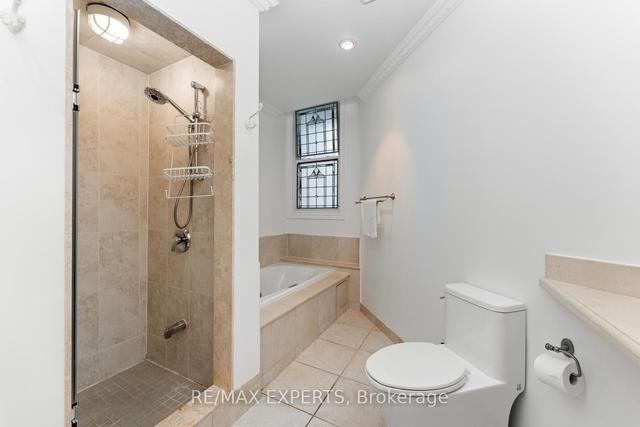 1 - 52 St Nicholas St, Townhouse with 1 bedrooms, 2 bathrooms and 2 parking in Toronto ON | Image 14