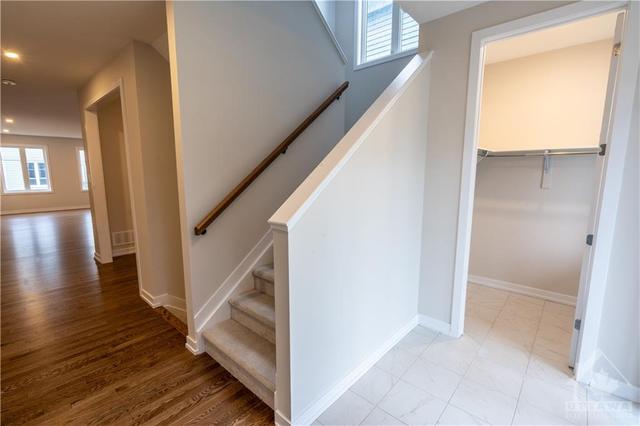 653 Terrier Circle, House detached with 4 bedrooms, 5 bathrooms and 4 parking in Ottawa ON | Image 3