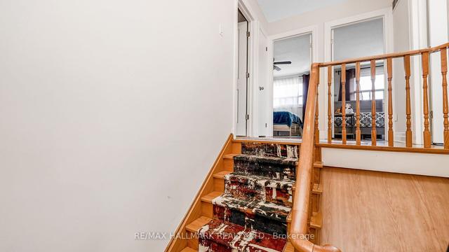 19 Benjamin Boake Tr, House semidetached with 3 bedrooms, 3 bathrooms and 4 parking in Toronto ON | Image 2