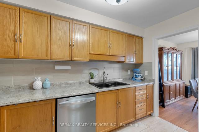 24 - 74 Heathcliffe Sq, Townhouse with 3 bedrooms, 2 bathrooms and 2 parking in Brampton ON | Image 9