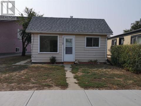 1117 2 Avenue W, House detached with 2 bedrooms, 1 bathrooms and 1 parking in Drumheller AB | Card Image