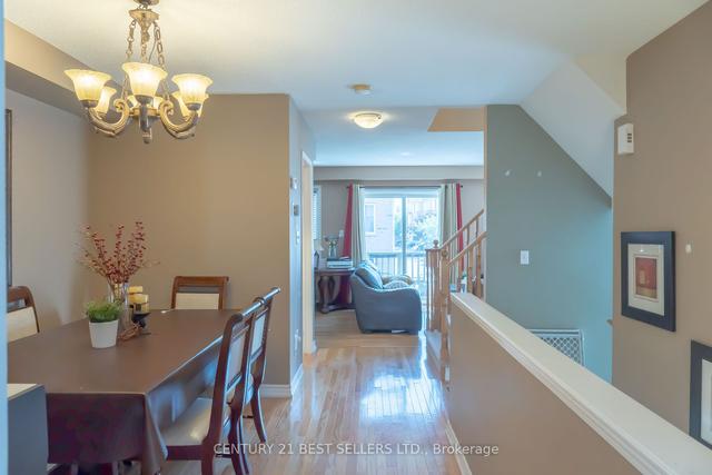 7087 Chatham Crt, House attached with 3 bedrooms, 3 bathrooms and 2 parking in Mississauga ON | Image 2