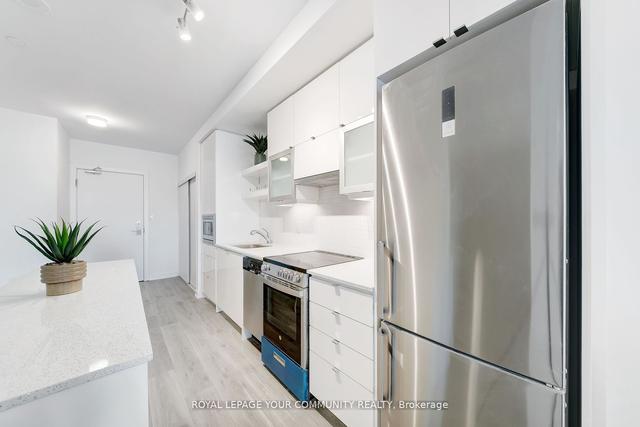 811 - 2433 Dufferin St N, Condo with 4 bedrooms, 2 bathrooms and 1 parking in Toronto ON | Image 5