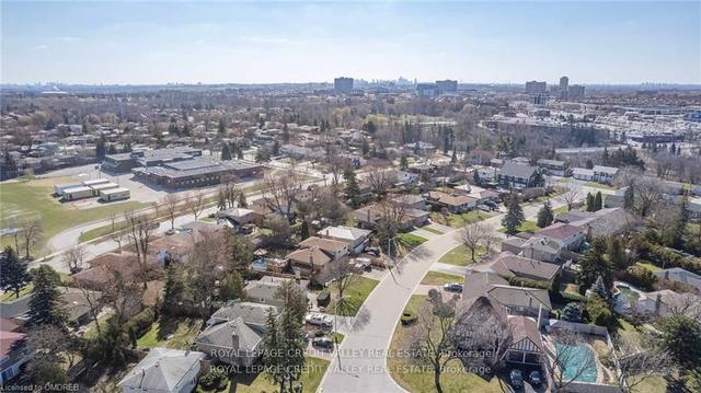 28 Parkview Pl, House detached with 4 bedrooms, 2 bathrooms and 6 parking in Brampton ON | Image 32