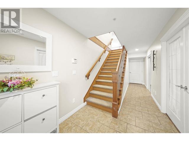 21500 Donovan Avenue, House detached with 6 bedrooms, 3 bathrooms and 5 parking in Maple Ridge BC | Image 3