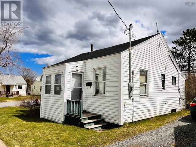 531 High Street, House detached with 2 bedrooms, 1 bathrooms and null parking in New Glasgow NS | Image 2
