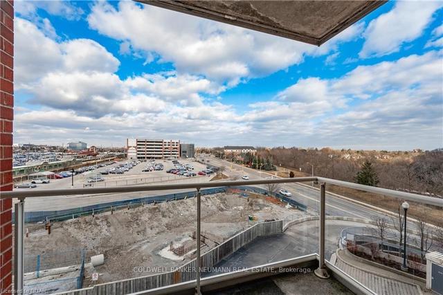 409 - 60 Old Mill Rd, Condo with 2 bedrooms, 2 bathrooms and 1 parking in Oakville ON | Image 13