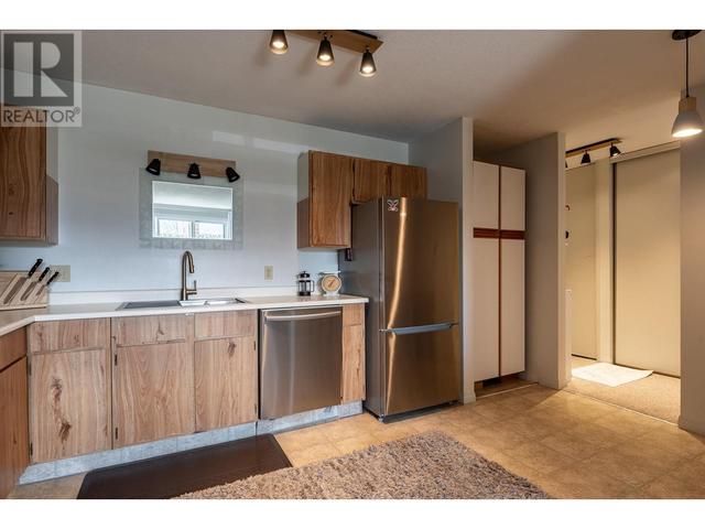 214 - 1640 Ufton Court, Condo with 1 bedrooms, 1 bathrooms and null parking in Kelowna BC | Image 3