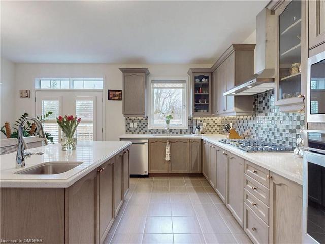 4 Hennessey Cres Crescent, House detached with 4 bedrooms, 3 bathrooms and 6 parking in Kawartha Lakes ON | Image 13
