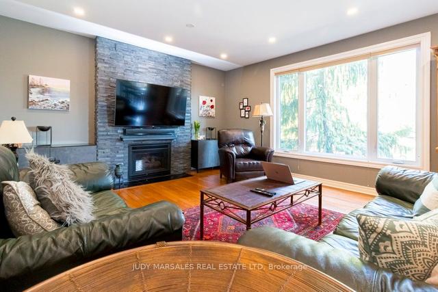 1100 Crofton Way, House detached with 4 bedrooms, 5 bathrooms and 6 parking in Burlington ON | Image 3