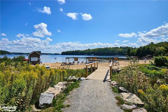 102a - 1869 Highway 118 Road W, House attached with 2 bedrooms, 2 bathrooms and 1 parking in Muskoka Lakes ON | Image 11