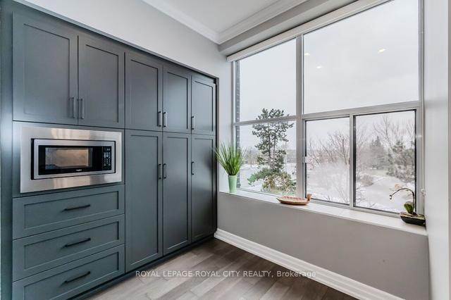 203 - 1878 Gordon St, Condo with 2 bedrooms, 2 bathrooms and 1.5 parking in Guelph ON | Image 3