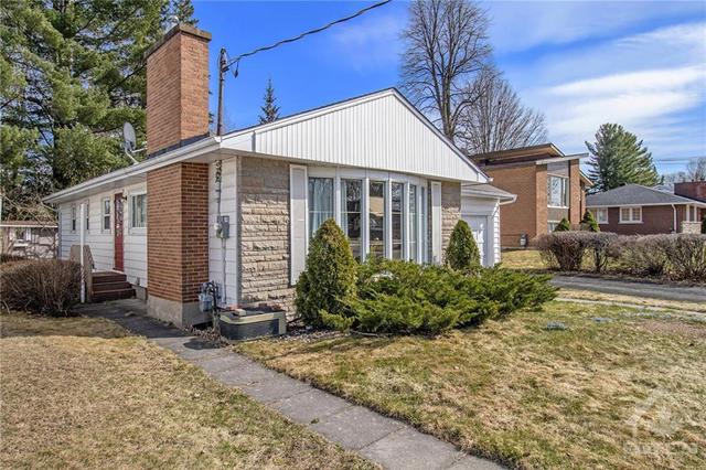 161 Riverview Drive, House detached with 3 bedrooms, 1 bathrooms and 2 parking in Arnprior ON | Image 2