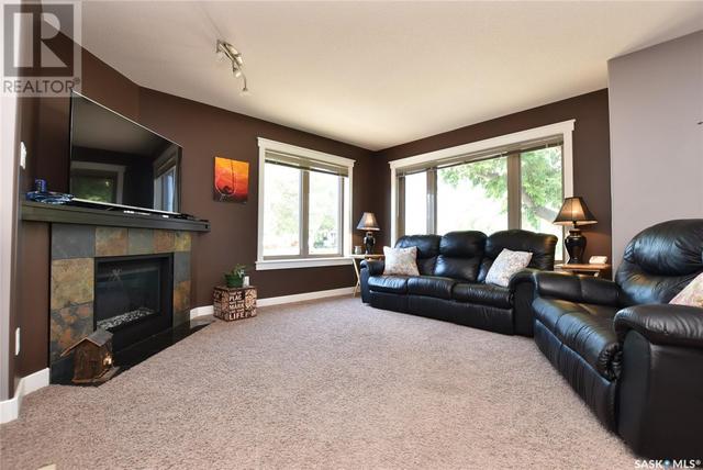 2077 Broder Street, House detached with 5 bedrooms, 3 bathrooms and null parking in Regina SK | Image 3