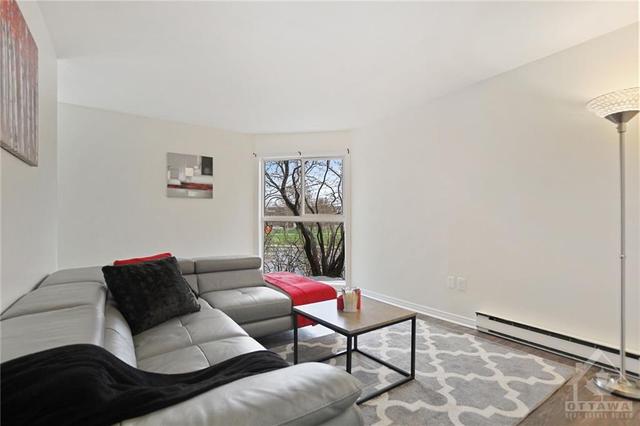 1 - 142 Bayview Station Road, Condo with 2 bedrooms, 2 bathrooms and 1 parking in Ottawa ON | Image 3